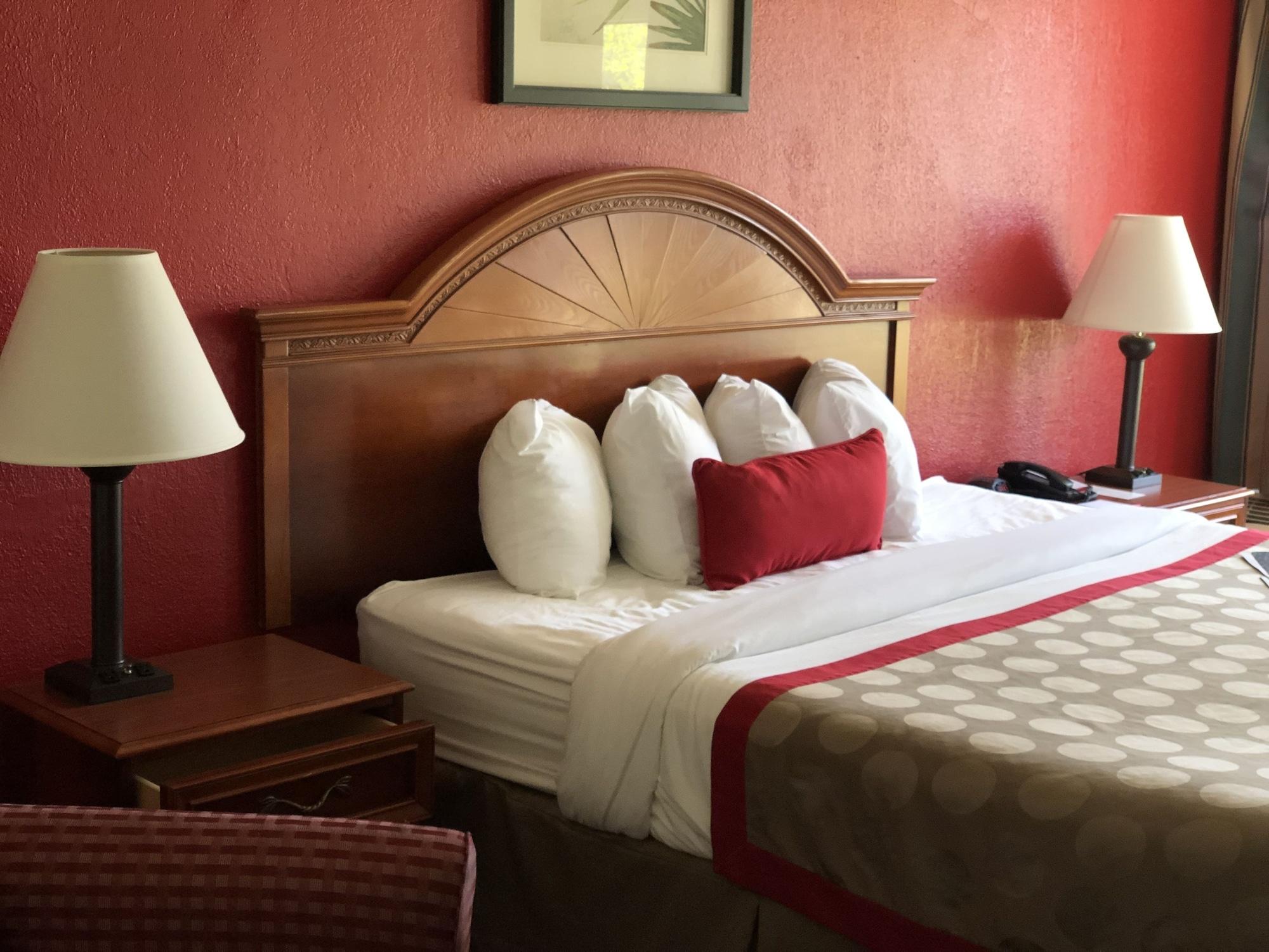 Ramada By Wyndham New Iberia Hotel Eksteriør billede