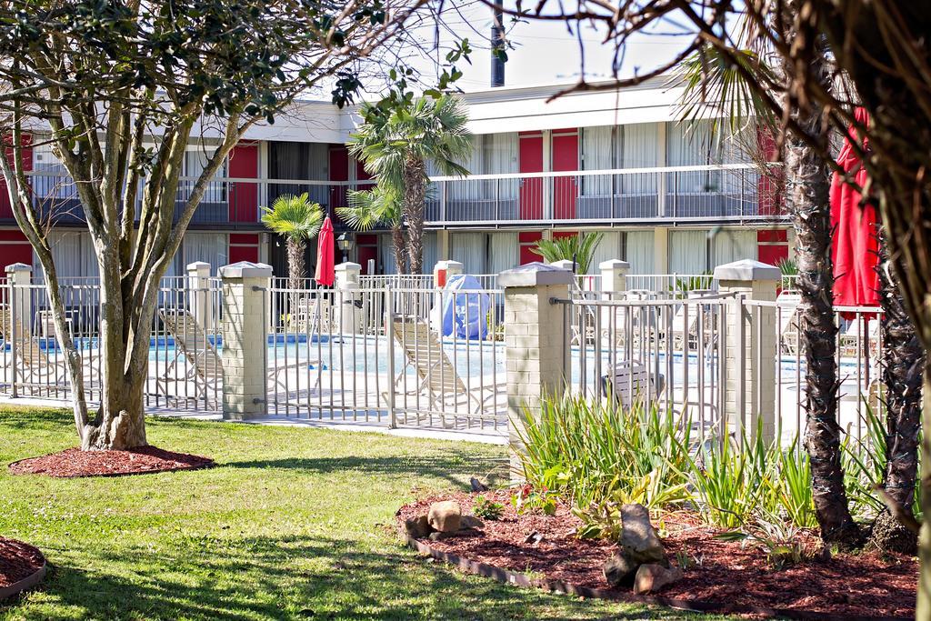 Ramada By Wyndham New Iberia Hotel Eksteriør billede