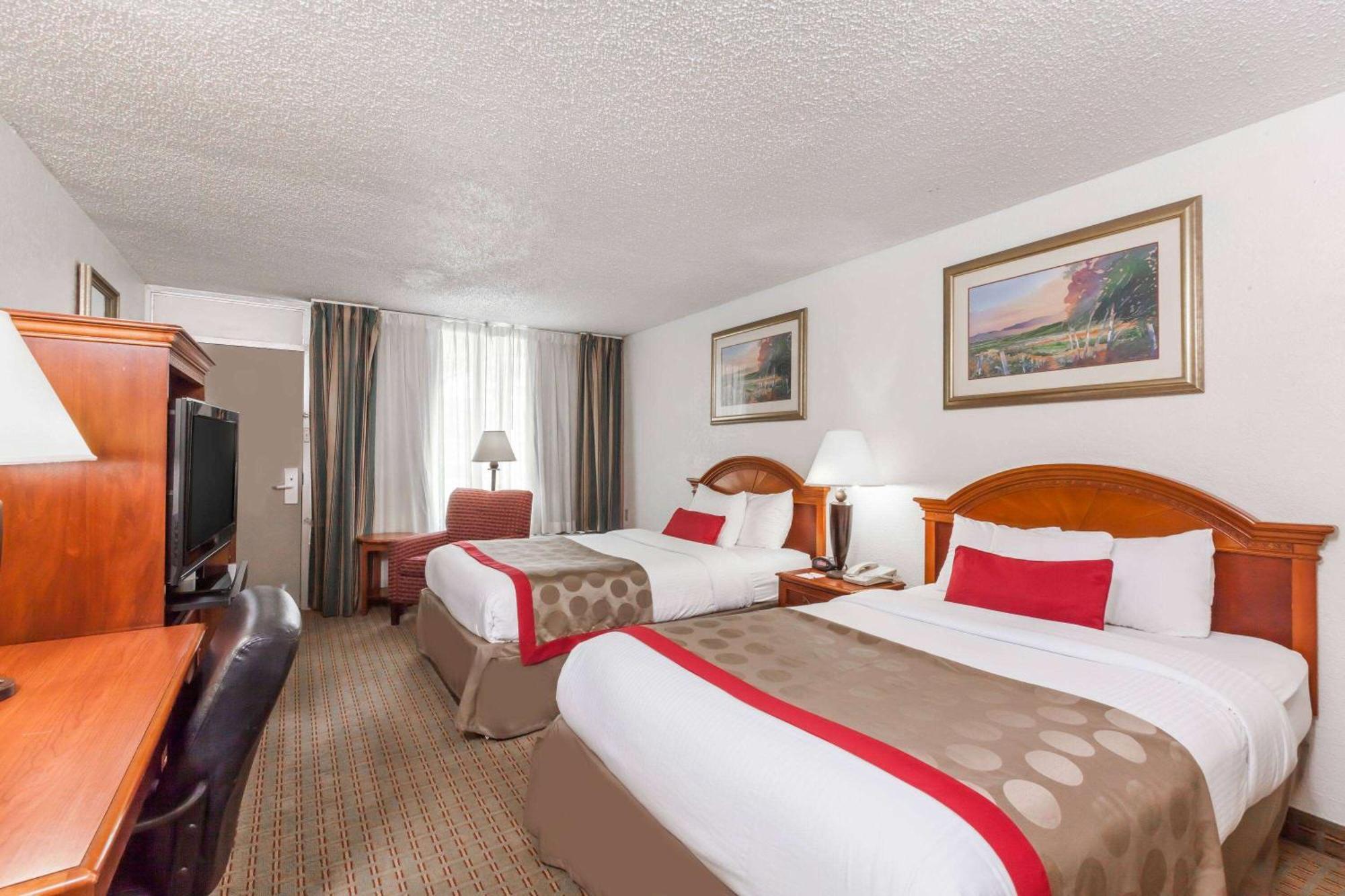 Ramada By Wyndham New Iberia Hotel Eksteriør billede