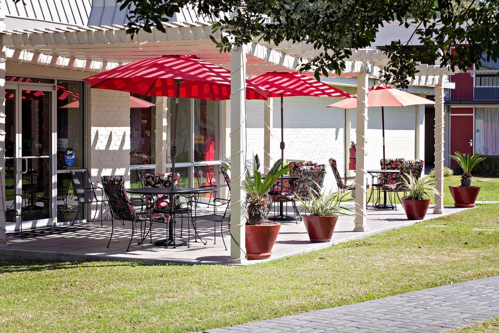 Ramada By Wyndham New Iberia Hotel Eksteriør billede