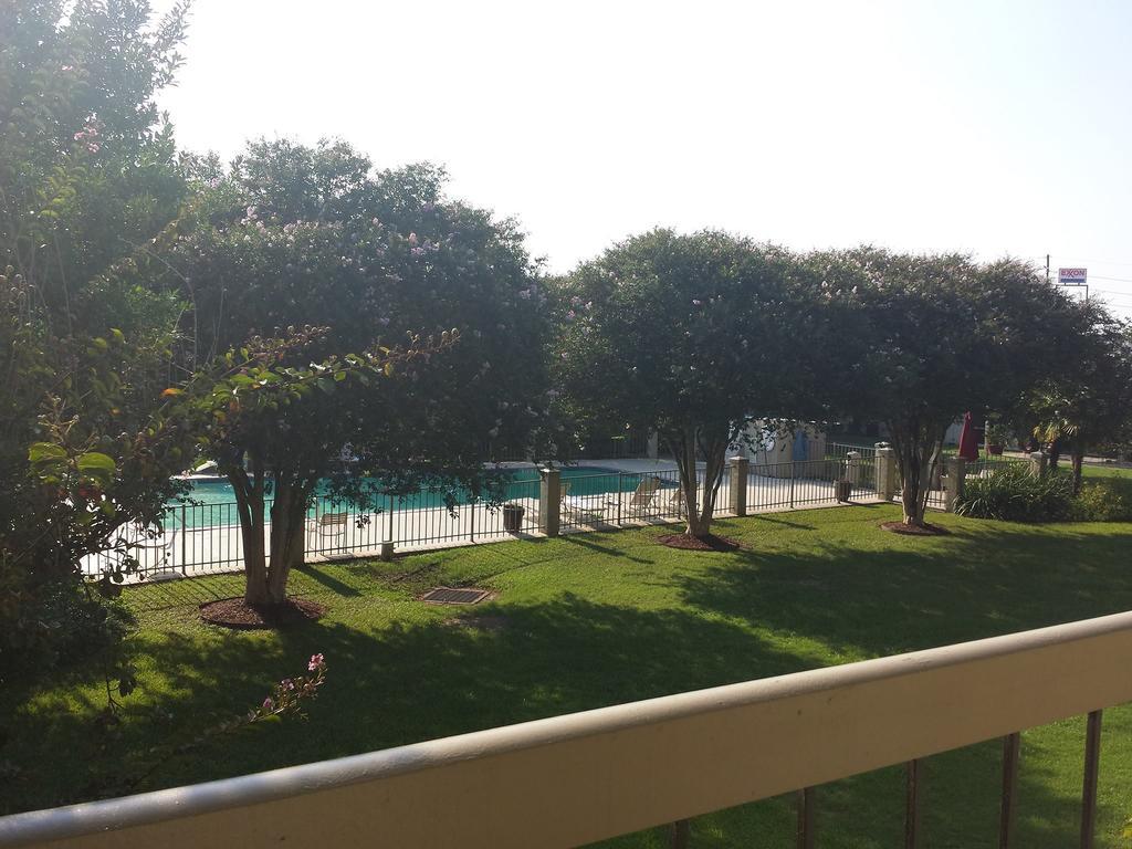 Ramada By Wyndham New Iberia Hotel Eksteriør billede